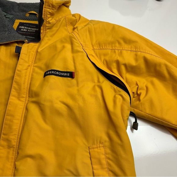 Abercrombie & Fitch Yellow Performance Jacket Weather-Resistant - Picture 3 of 9